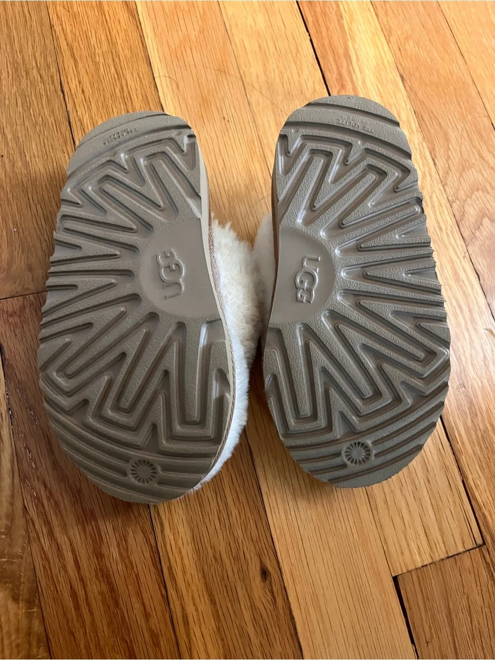 UGG Kids Cream Fluffy Shearling Slide Slippers with Logo Heel Strap